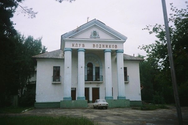 Создать мем: дом культуры водник зырянка, дк водник тюмень, сельский дом культуры