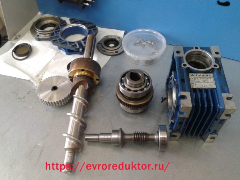 Create meme: assembly of the gearbox, gearbox for electric motor, gearbox repair