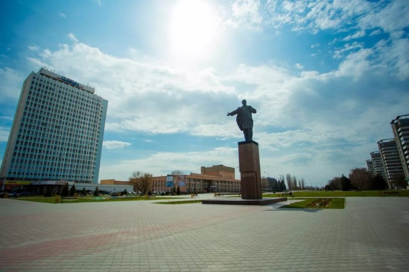 Create meme: Lenin Square Volzhsky, Volzhsky city Lenin Square, Lenin square