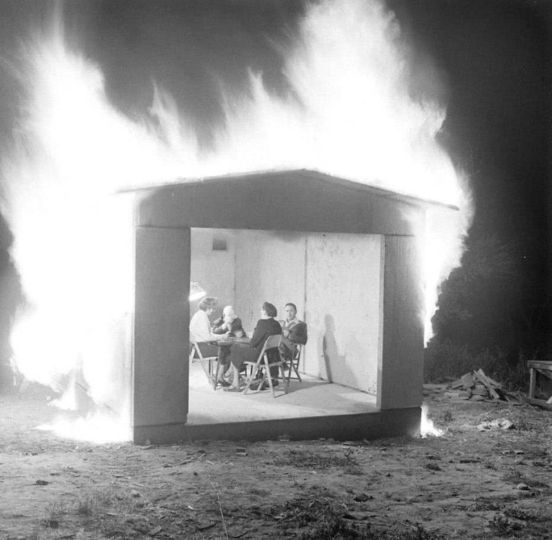 Создать мем: josep lluis sert, vintage house on fire, в прошлое