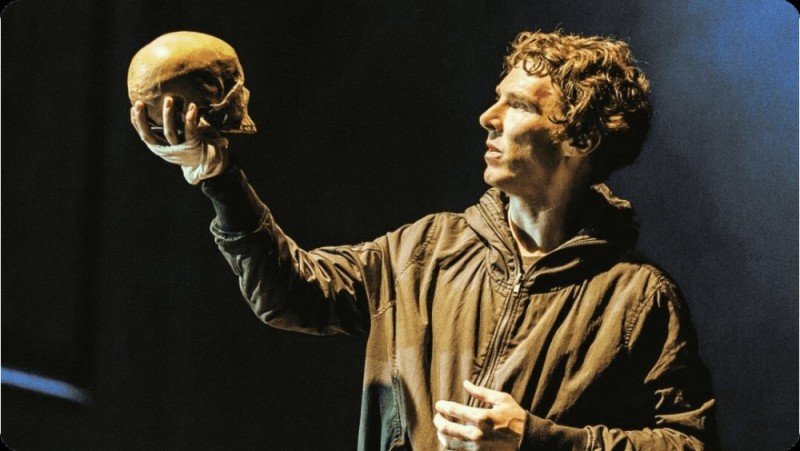 Create meme: Hamlet Cumberbatch, Benedict Cumberbatch Hamlet, Benedict cumberbatch 