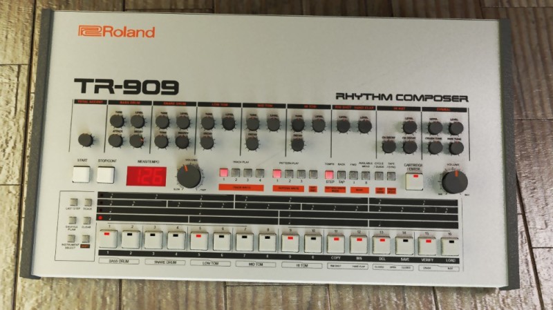 Создать мем: 909 drum machine, roland tb 909, драм-машина «roland tr-909