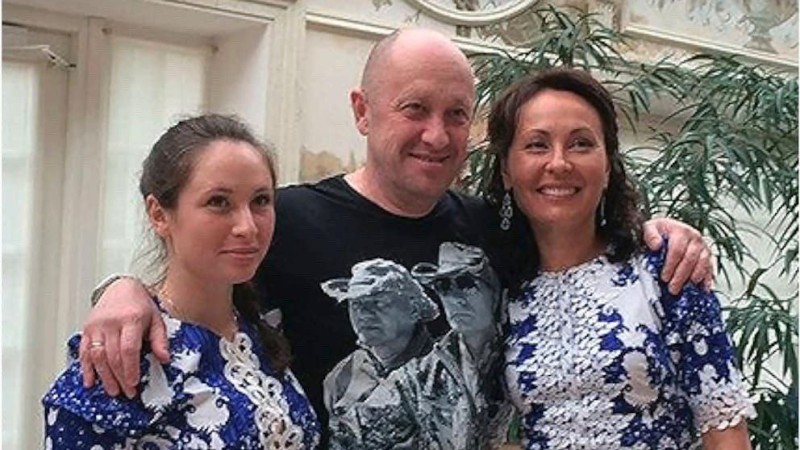 Create meme: wife of yevgeny prigozhin, daughter of Yevgeny prigozhin, viktor razgulyaev olga kabo's husband