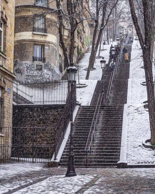 Создать мем: montmartre paris, лестница в париже на монмартре, зимний монмартр париж