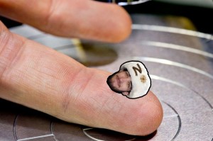 Создать мем: самый маленький компьютер, самый маленький компьютер в мире от ibm, самый маленький микрочип в мире