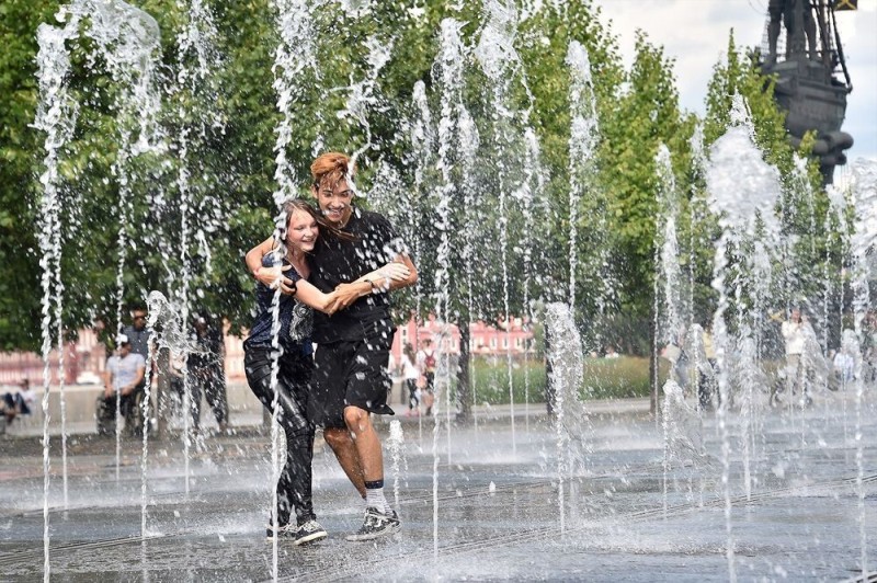 Create meme: museon fountain, dry fountain museum, summer heat fountains