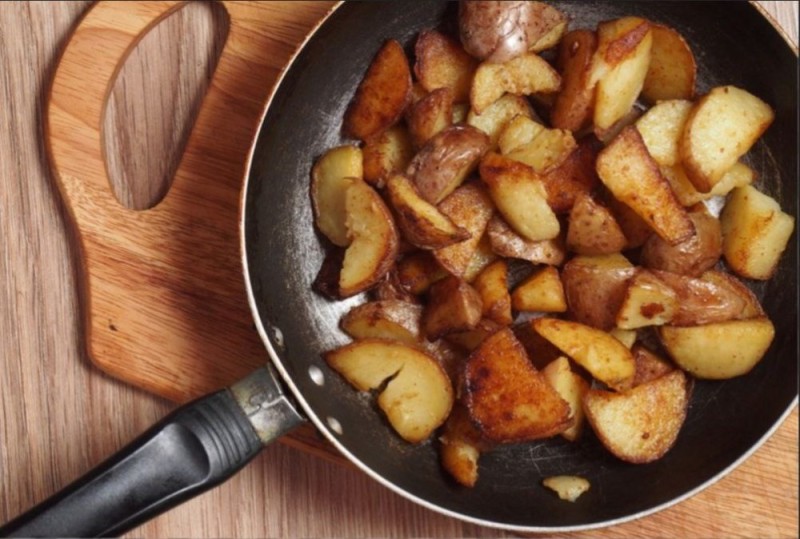 Create meme: fried potatoes , fried potatoes in the pan, fried poteito