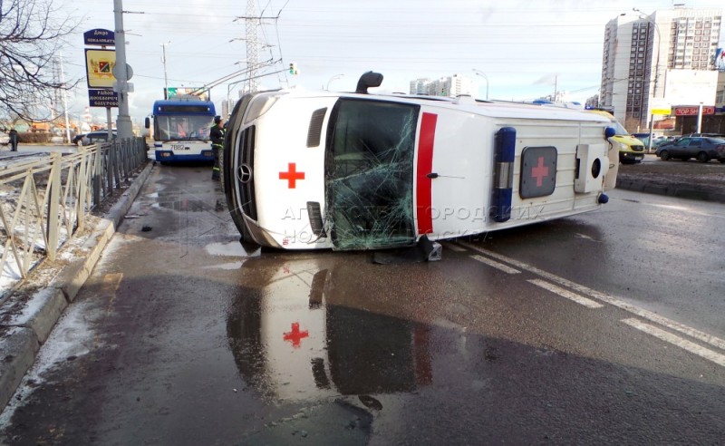 Create meme: ambulance accidents in Moscow, The ambulance turned over, ambulance