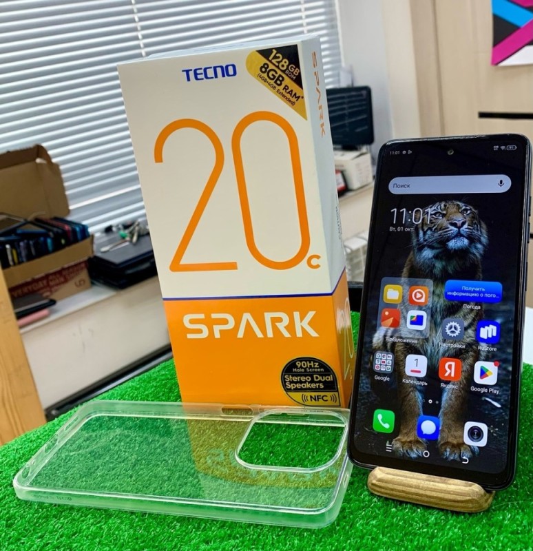 Create meme: tecno spark 10 smartphone, tecno spark 20 pro smartphone, tecno spark 10 pro smartphone