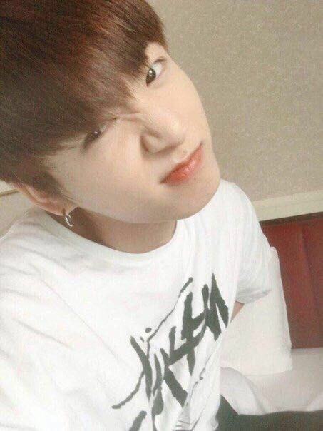 Создать мем: чонгук, jungkook selca, селфи чонгука