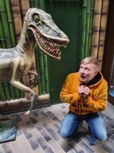 Создать мем: динозавры в музее, динозавры, тайны динозавров