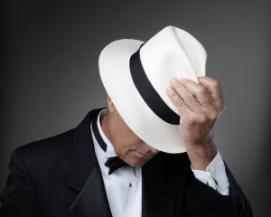 Создать мем: открытка джентльмен снимает шляпу, джентльмен снимает шляпу, мужчины в шляпах