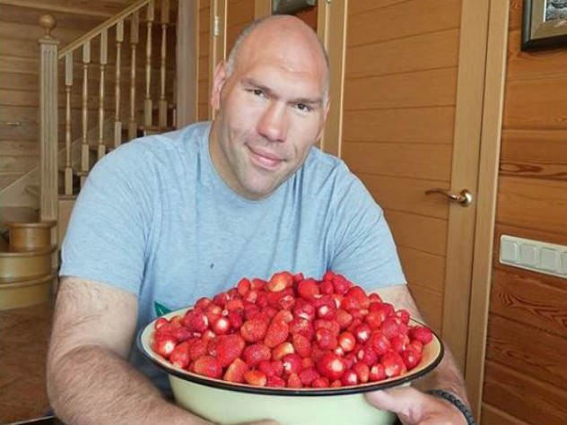 Create meme: Nikolai Valuev , male , raspberry variety