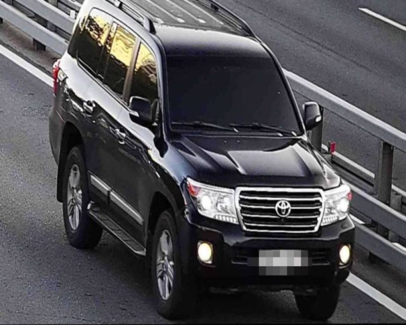 Создать мем: тойота крузер, toyota land cruiser 200 2014, toyota land cruiser 200 2021