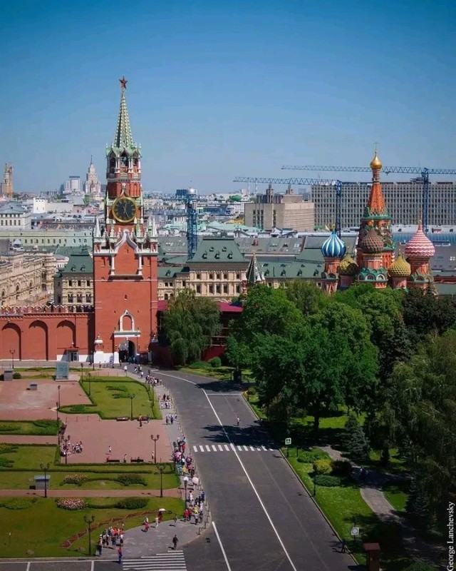 Create meme: Moscow Spasskaya Tower, moscow kremlin and red square, Moscow Kremlin