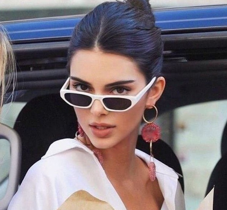 Create meme: model Kendall Jenner, Kendall Jenner glasses, sunglasses for women