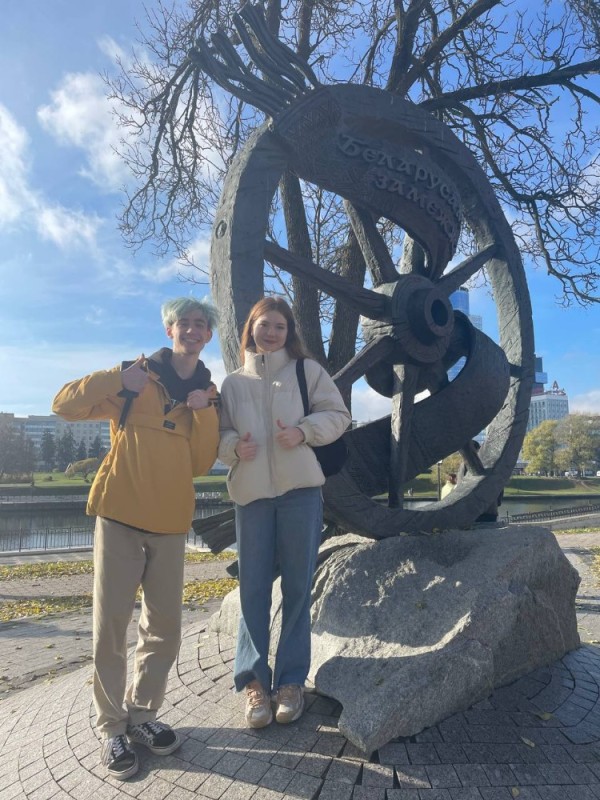 Create meme: girl , monument, sculpture 