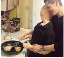 Создать мем: завтрак с любимым, парень и девушка готовят, резиновая женщина