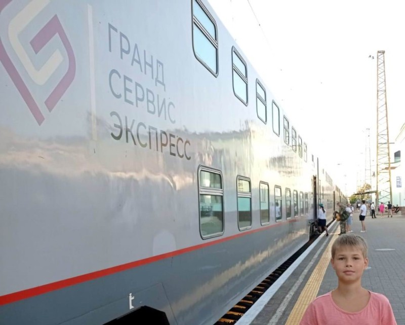 Создать мем: поезд «дневной экспресс (двухэтажный)» 740ж, поезд москва, двухэтажный поезд москва