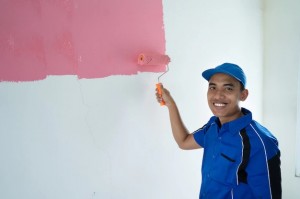 Создать мем: шпатлевка на оштукатуренной стене, мальчик красит стену, окрашенные стены