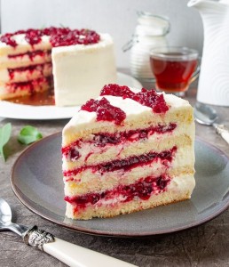 Создать мем: торт красный бархат с вишней, торт с вишней и кремом чиз, торт с ягодной прослойкой и кремом