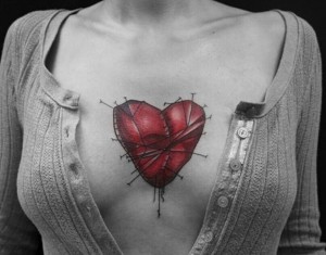 Создать мем: сердце татуировка, сердце тату, разбитое сердце тату