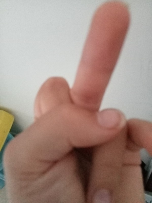 Создать мем: большой палец, человек, женские пальцы