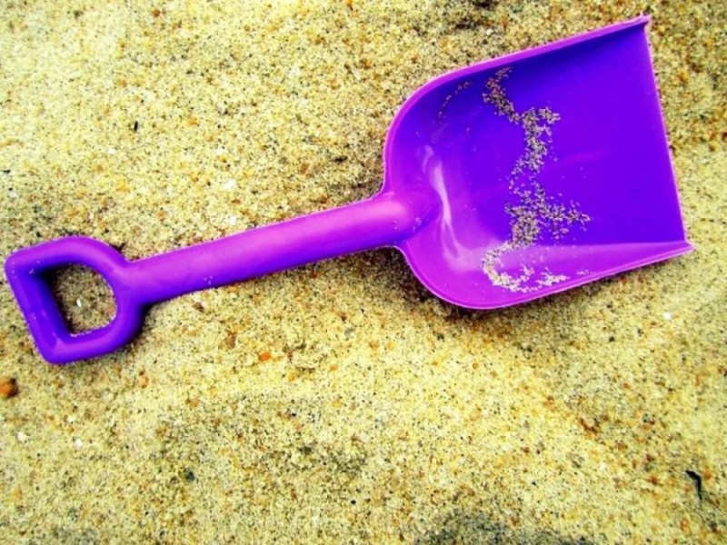 Create meme: shovel , the shovel is large, purple shovel