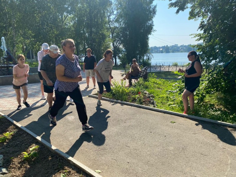 Создать мем: забег, неделя спорта, утренняя пробежка