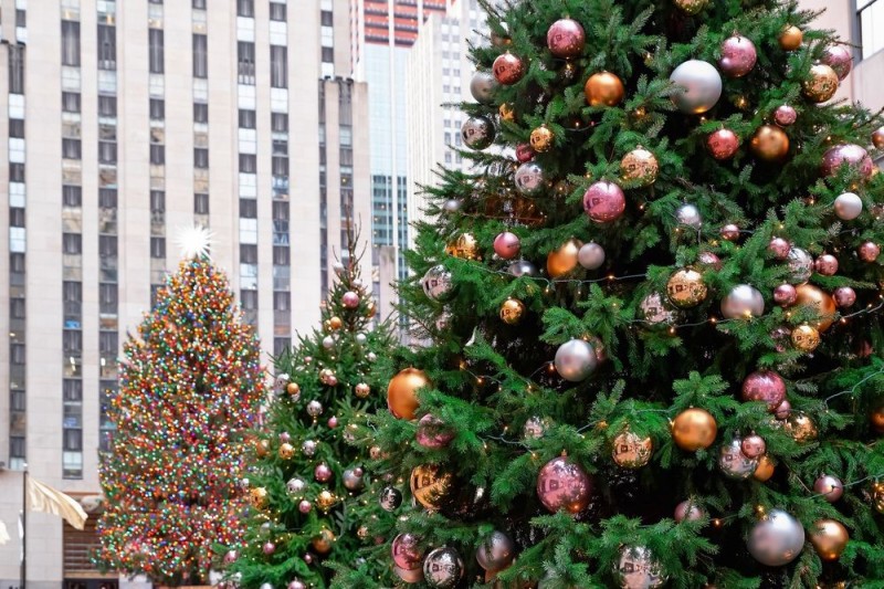 Create meme: rockefeller center christmas tree, New York Christmas, Rockefeller Center in New York