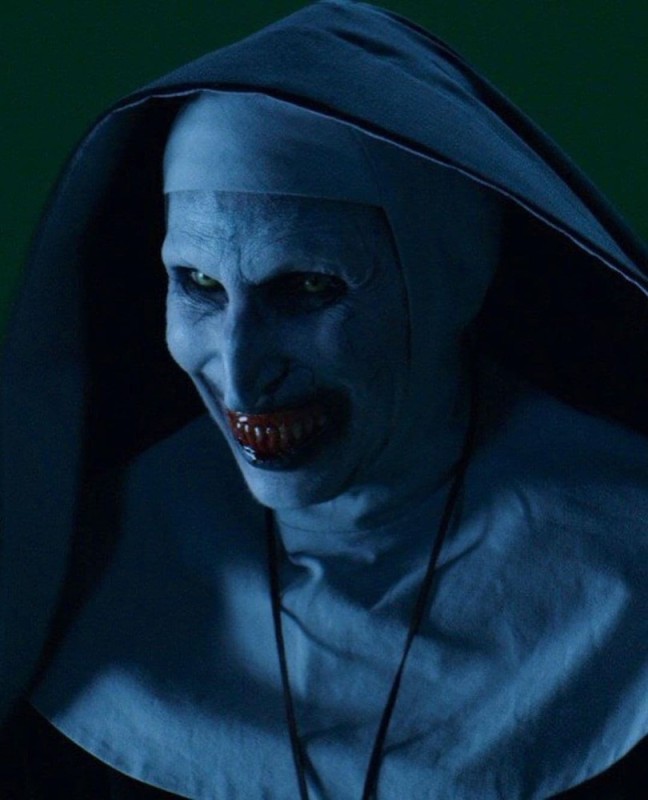 Создать мем: демон из заклятия 2 валак, монахиня из заклятия, кадр из фильма