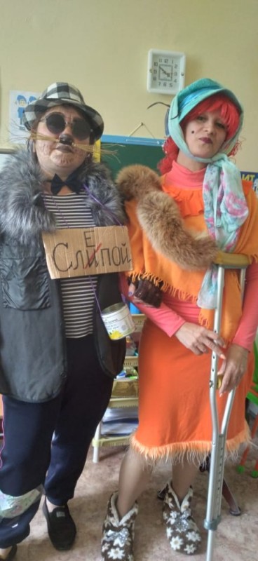 Create meme: Alice the fox and Basilio the cat costumes, Alice Fox and cat Basilio , Alice the fox and Basilio the cat costume