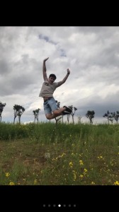 Создать мем: jump, фото радостной девушки в прыжке, прыжок