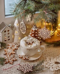 Создать мем: рождественский декор, новогодние композиции с кружкой и печенькми, украшение новогоднее