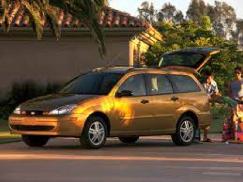 Create meme: ford focus , ford focus 1 wagon, ford focus station wagon gold