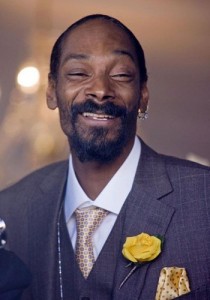 Создать мем: собаки похожие на знаменитостей, Snoop Dogg, snoop dogg собака