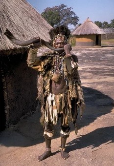 Создать мем: африканские племена женщин, шаманы африки, шона зимбабве