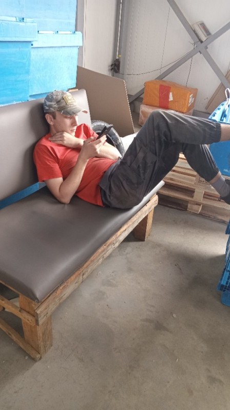 Create meme: pallet sofa, make a sofa out of pallets, pallet sofa