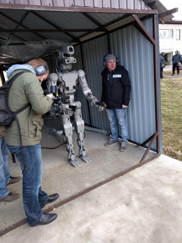 Создать мем: российский робот федор, боевой робот, робот