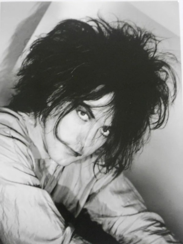 Создать мем: сьюзи сью, robert smith the cure, the cure 1994