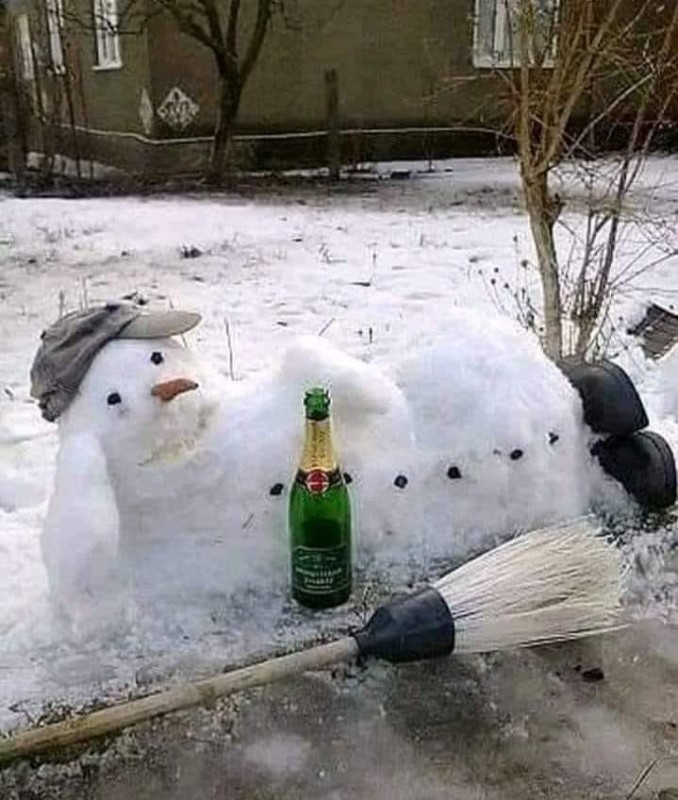Create meme: drunk snowman , funny snowmen, The snowman buhovik is a joke