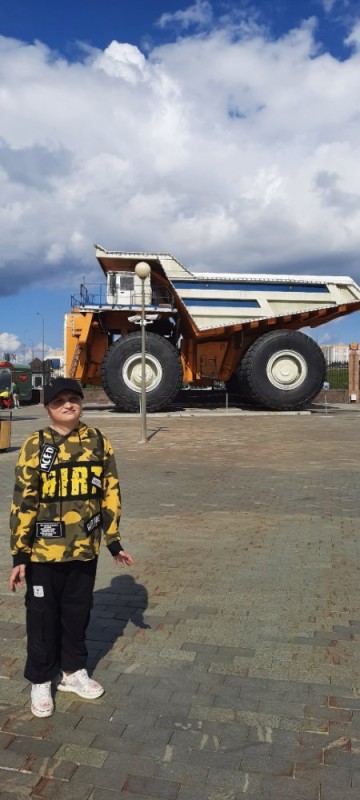 Create meme: belaz 450 tons, belaz dump truck, belaz car