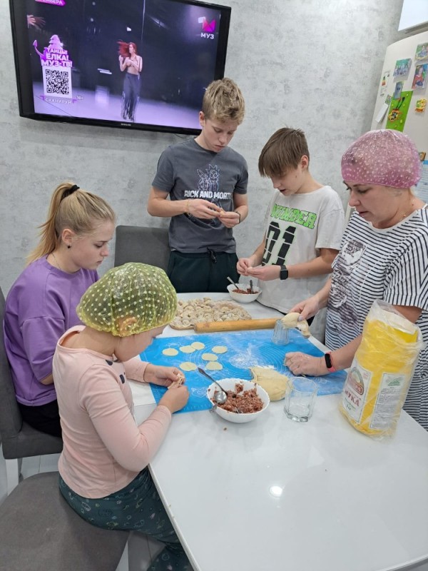 Create meme: master classes in Komsomolsk-on-Amur for children, rehabilitation center for children, creative workshops for children