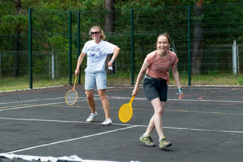 Создать мем: эмма сан теннис, девушка, теннисистки