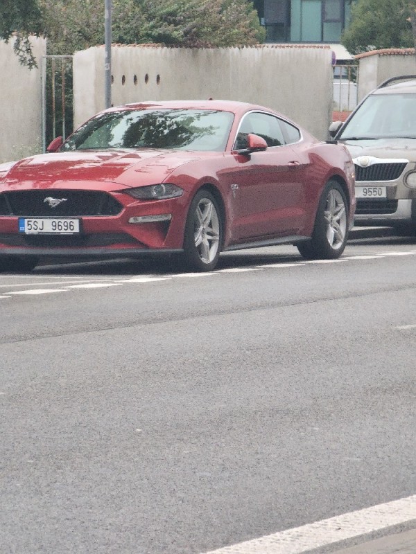 Создать мем: Chevrolet Camaro V Рестайлинг, ford mustang 2018, форд мустанг 2019