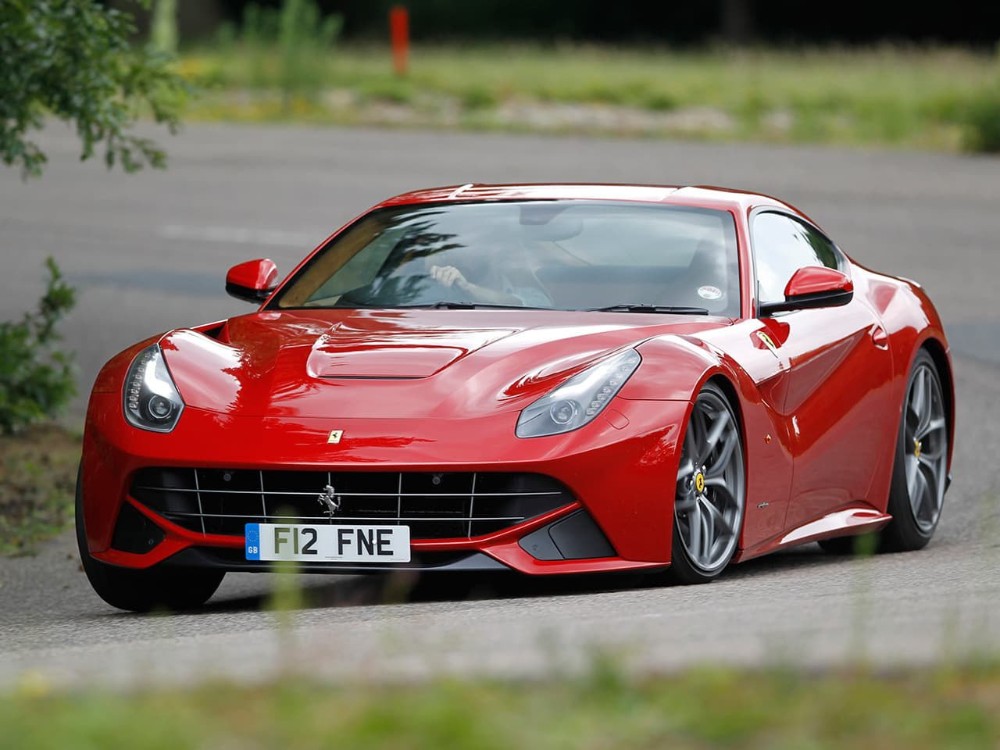 Ferrari f12 Berlinetta серая