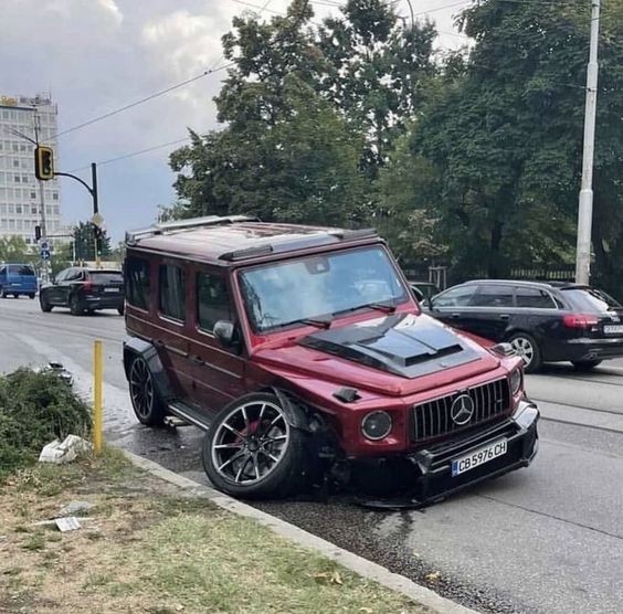 Создать мем: Mercedes-Benz G-klasse II (W463) Рестайлинг 1, mercedes benz g 63 amg, g63 amg brabus 463