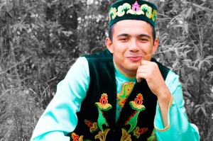 Создать мем: узбекский национальный костюм, человек, татарстан