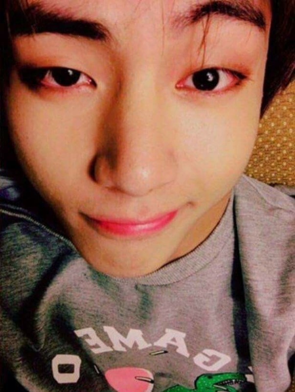 Создать мем: тэхён бтс без макияжа, тэхён из бтс, taehyung selca