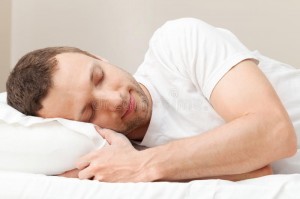 Создать мем: парень лежит на подушке, человек, парень спит довольный